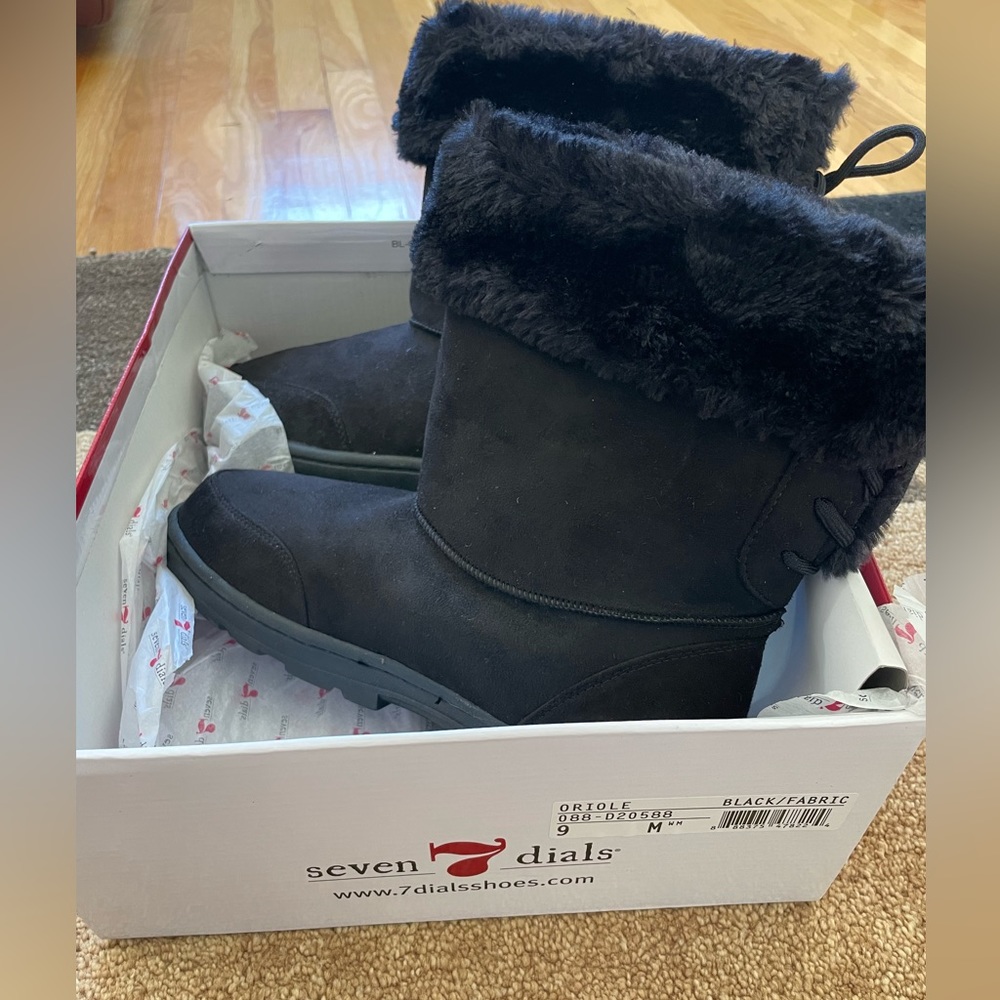 Seven dials winter boots- size 9